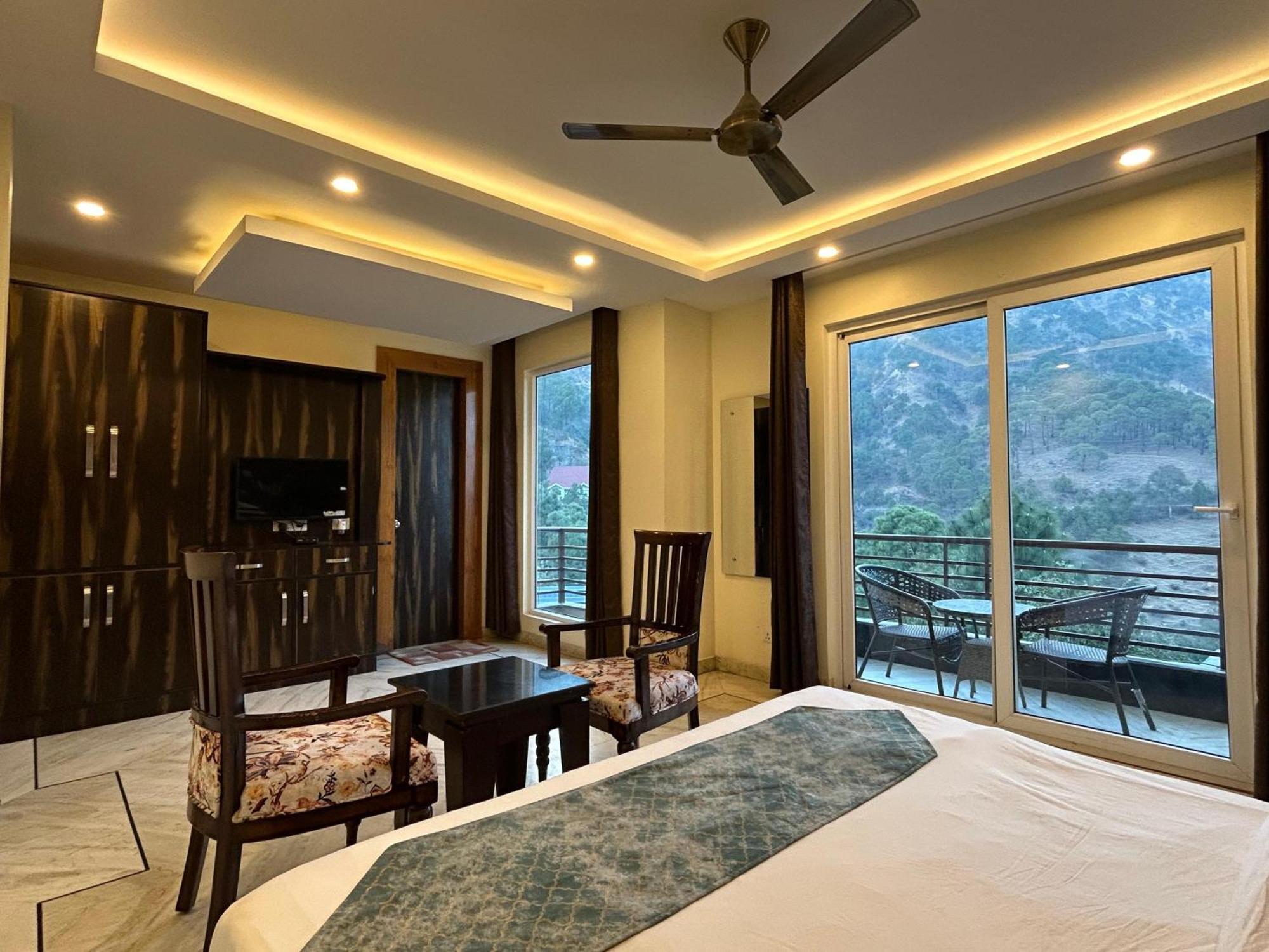 The Lalita'S Majestic Pines Bed & Breakfast Kasauli Exterior photo