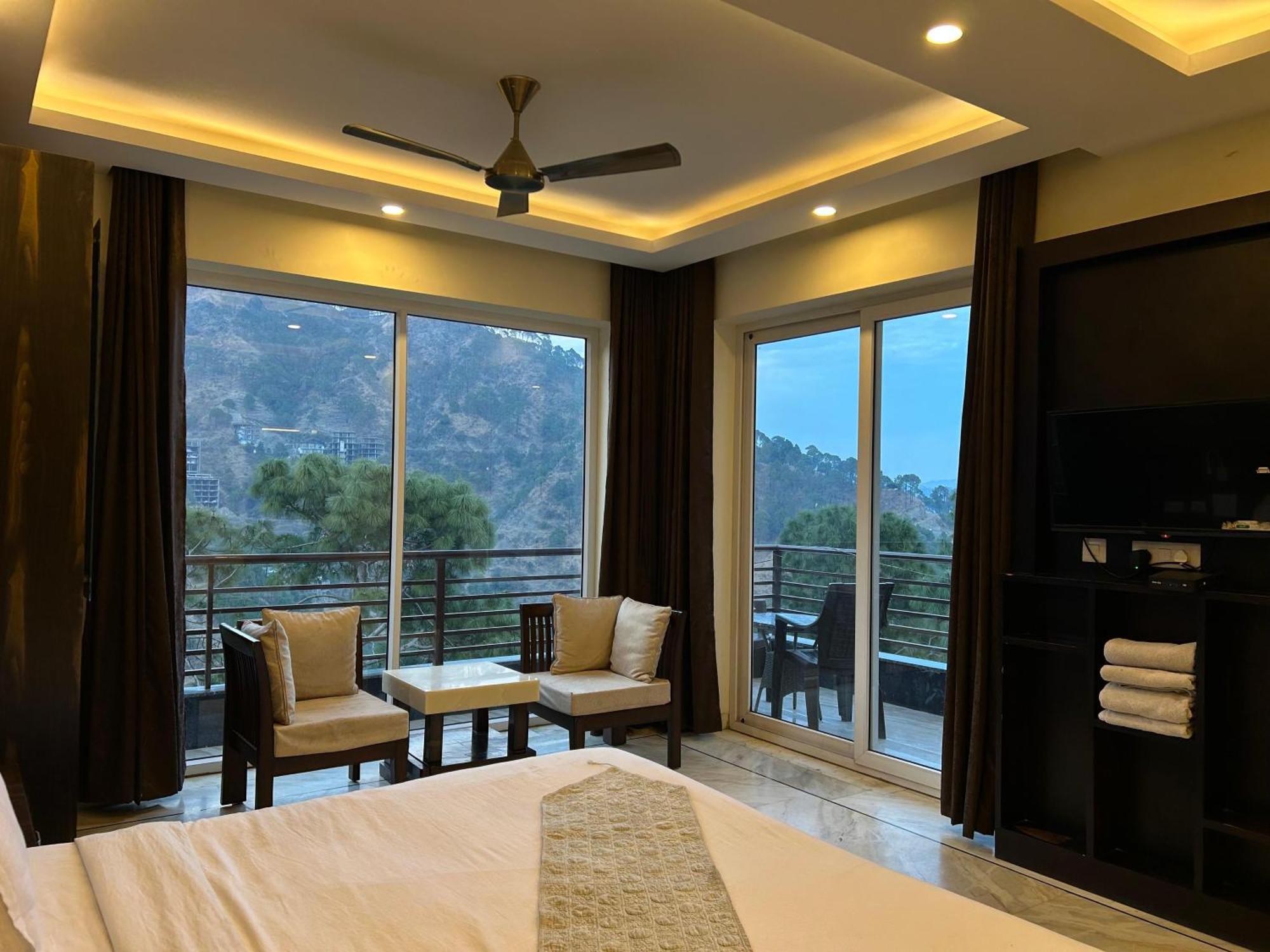 The Lalita'S Majestic Pines Bed & Breakfast Kasauli Exterior photo